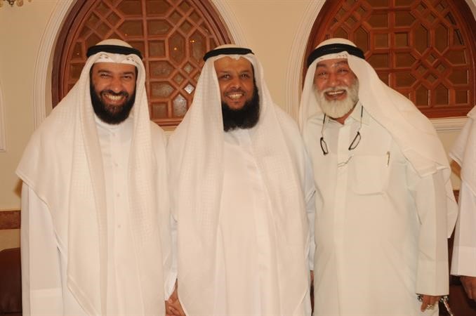حمود الحمدان ودعلي العمير مع احد المهنئين		انور الكندري
﻿
