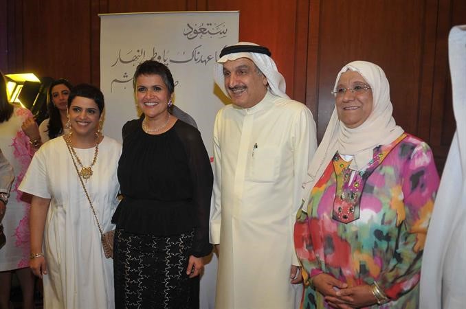 دمعصومة المبارك وصفاء الهاشم يتوسطهما كامل العوضي مباركا﻿