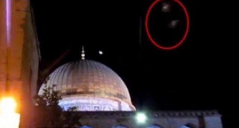 بالفيديو.. اجسام مضيئة تظهر على مقربة من قبة الصخرة وتهبط من السماء بشكل مثير للدهشة 