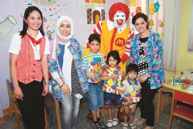  ومع الاطفال في مستشفى البنك الوطني