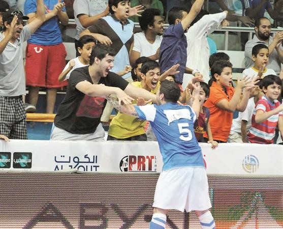 ادريانو يحتفل بالتاهل مع جمهور دورة الروضان