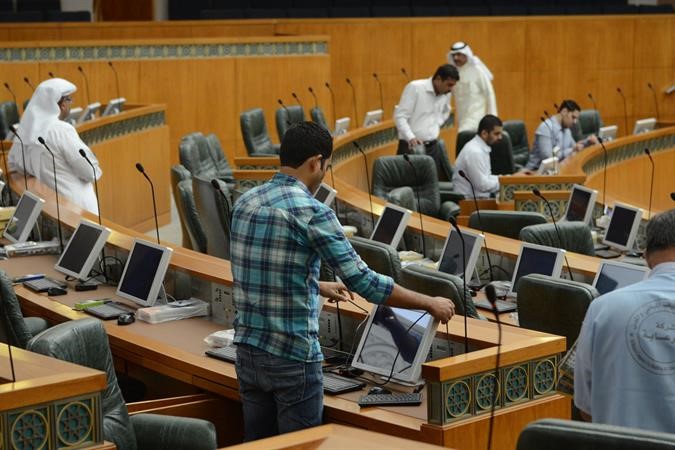 تجهيز القاعة للتصويت الالكتروني﻿