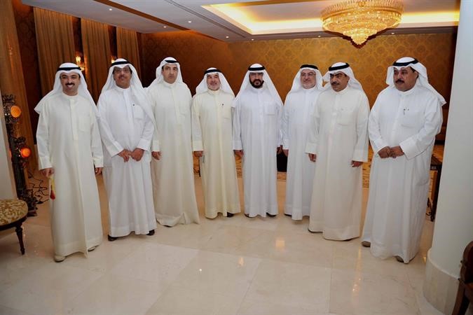 خلف دميثير وروضان الروضان وخليل الصالح وسعدون حماد وصالح عاشور وجمال العمر ومبارك الخرينج وعلي الراشد﻿
