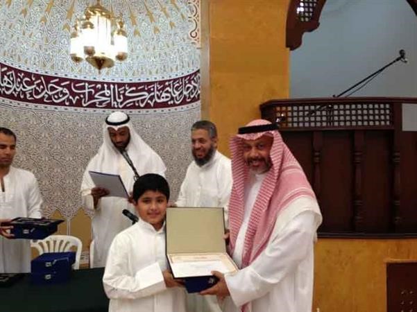 تكريم احد الفائزين﻿