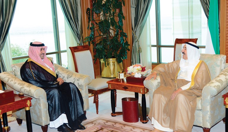 صاحب السمو الامير الشيخ صباح الاحمد لدى استقباله صاحب السمو الملكي الامير تركي بن عبدالله بن عبدالعزيز نائب امير منطقة الرياض