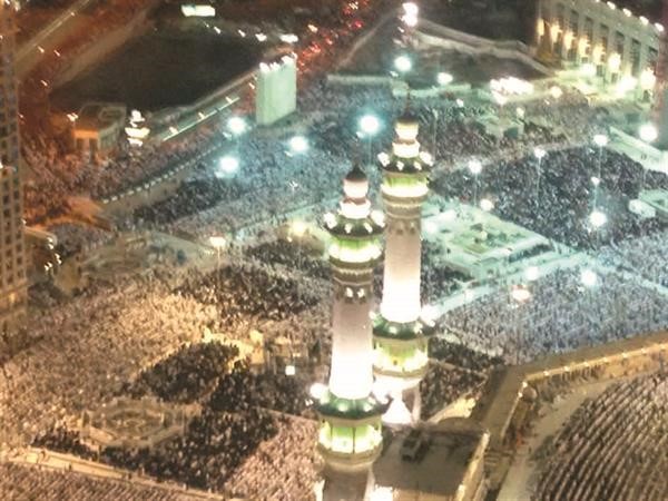 الجهات الامنية في الحرم اعطت الاولوية في الدخول للمعتمرين 