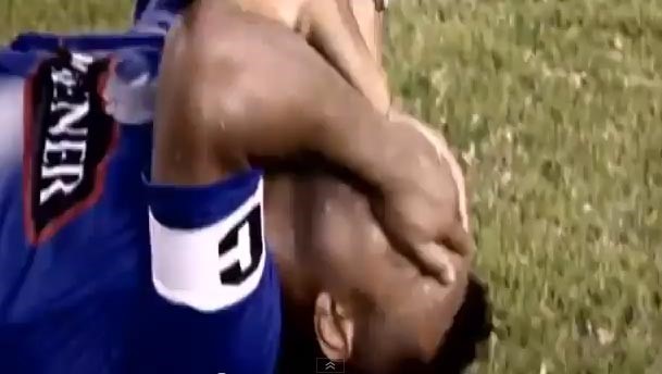 بالفيديو.. حارس برشلونة الاكوادوري يعتذر عن صفع منافسه الذي ادى لدخوله المستشفى
