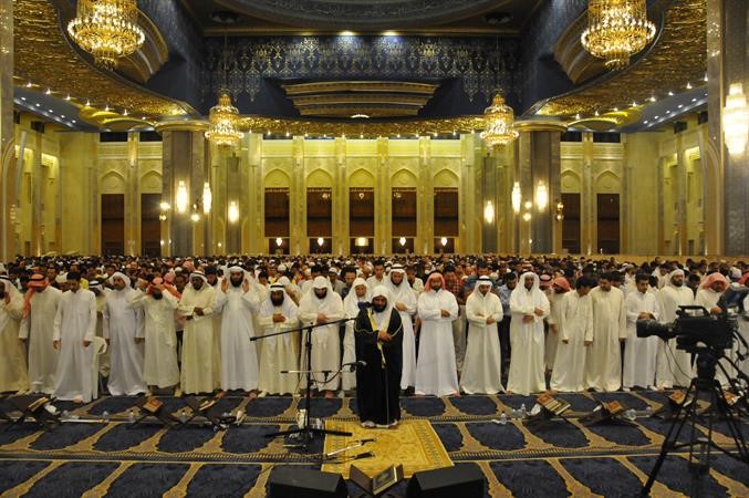 الاف المصلين في ليلة التاسع والعشرين في المسجد الكبير﻿