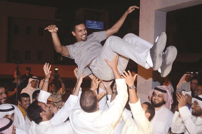احتفال باحد المفرج عنهم﻿