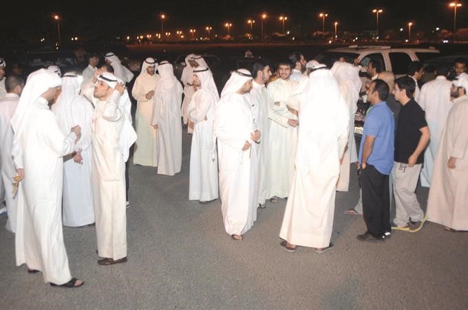 حضور في انتظار المشمولين بالعفو الاميري﻿
