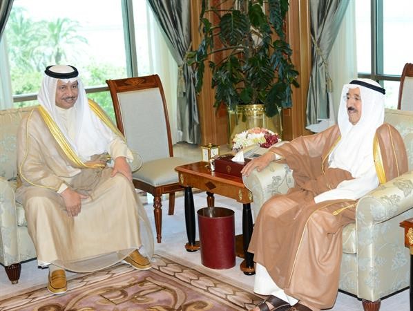صاحب السمو الامير الشيخ صباح الاحمد مستقبلا سمو رئيس الوزراء الشيخ جابر المبارك