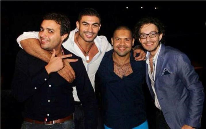 خالد سليم يفاجئ زوجته ويحتفل بعيد ميلادها 