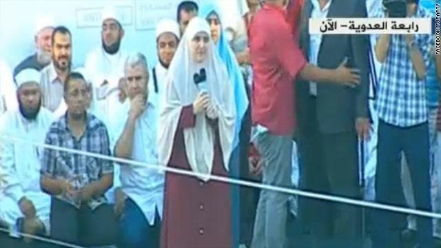 بالفيديو.. زوجة مرسي من منصة رابعة: مكر الله أشد.. ونحن من حزب الله