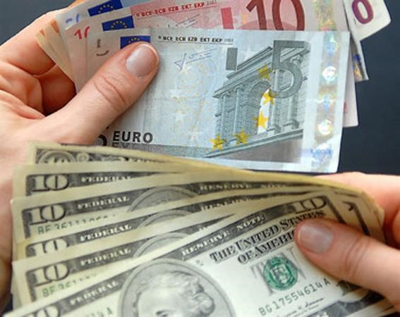 تراجع الدولار الاميركي الى ادنى مستوى في 7 اسابيع﻿