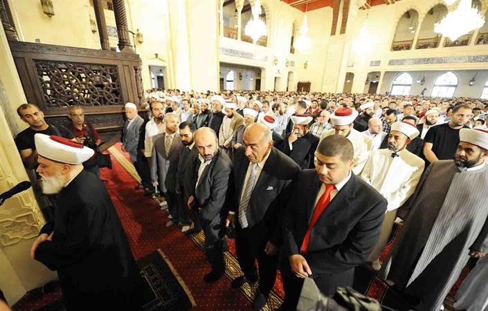 المفتي قباني يؤم المصلين في عيد الفطر بغياب السياسيين السنة 	محمود الطويل﻿