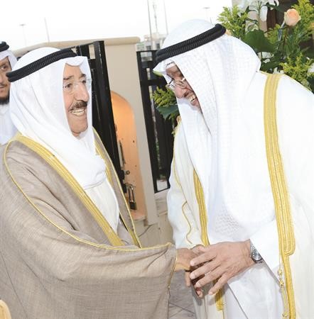 صاحب السمو الامير مصافحا د عادل الفلاح﻿