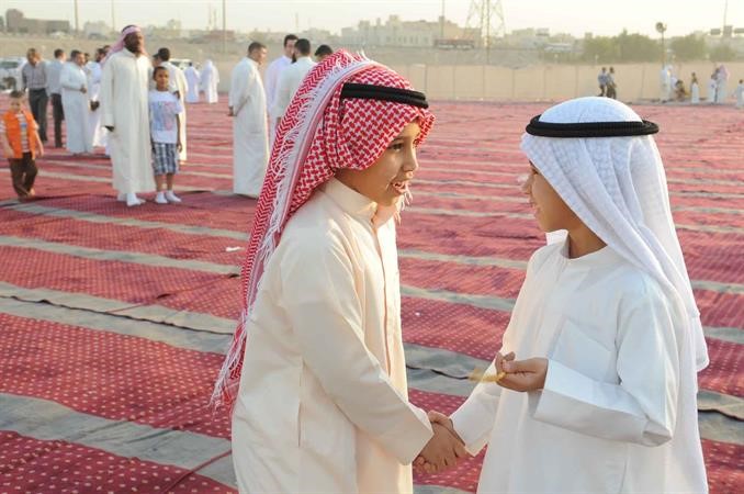 تبادل التهاني بالعيد السعيد