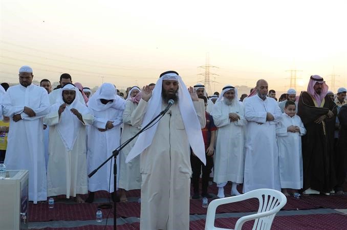 التكبير في بداية صلاة العيد باحد مصليات خيطان