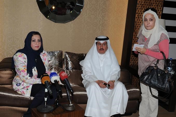 الوزيرة الرشيدي والوكيل المطيري خلال حديثهما للصحافيين وتبدو الزميلة بشرى شعبان 