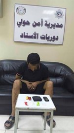 الشاب المطلوب بعد ضبطه﻿