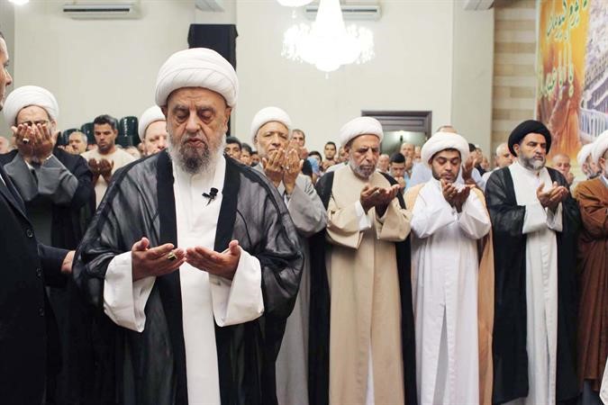 نائب رئيس المجلس الاسلامي الشيعي الاعلى الشيخ عبد الامير قبلان خلال صلاة عيد الفطر امس	 محمود الطويل﻿