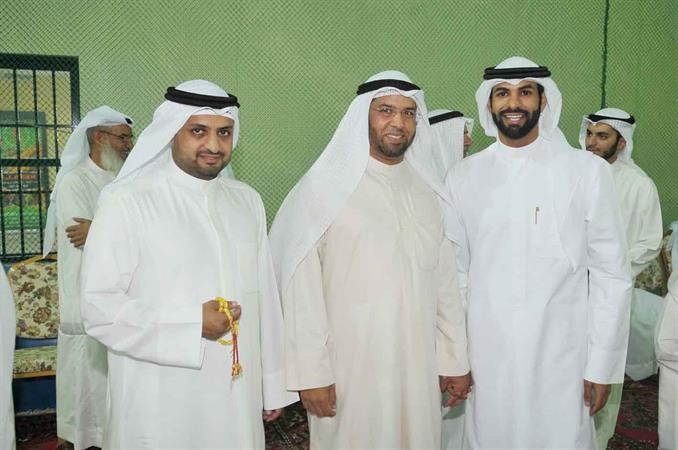 مهنئون