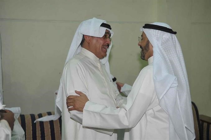 نائب رئيس التحرير الزميل عدنان الراشد مهنئا دناصر الصانع اسامة ابو عطية