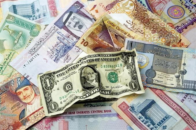 المقترضون الخليجيون يدرسون قروض البنوك واستغلال التدفقات النقدية الخاصة بها