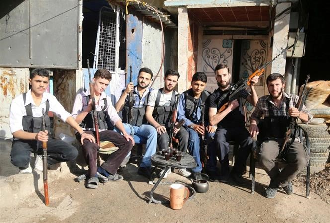عناصر من الجيش الحر في حي جوبر الدمشقي رويترز﻿