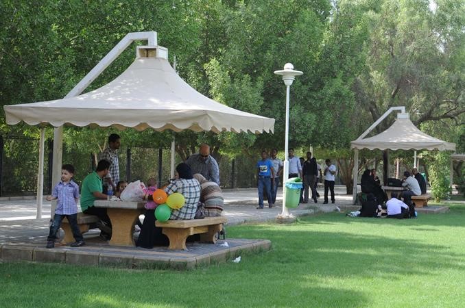 المساحات الخضراء في حديقة الحيوان تلقى اقبالا من الزوار﻿