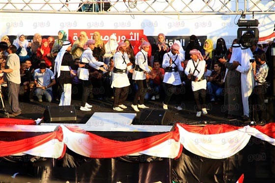 بالفيديو.. حفل زفاف 40 شاباً وفتاة في ميدان رابعة العدوية