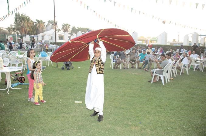 استعراض التنورة فى شاطئ المسيلة 