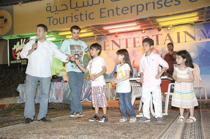 الاطفال وفقرة الساحر فى المدينة الترفيهية 