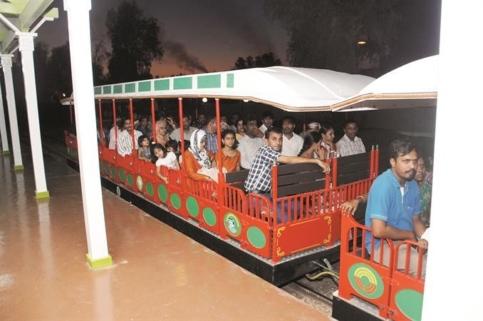 قطار المدينة الترفيهية 