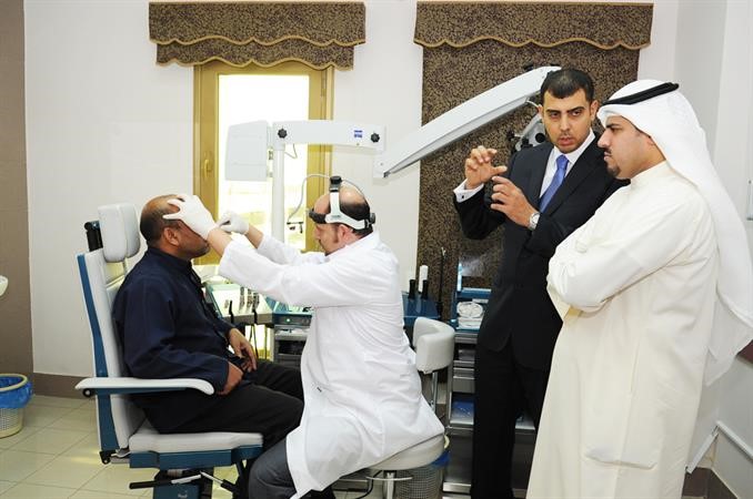 دتمام ابو علي يشرح كيفية فحص الجيوب الانفية﻿