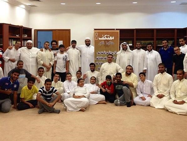 مجموعة من المشاركين في المعتكف