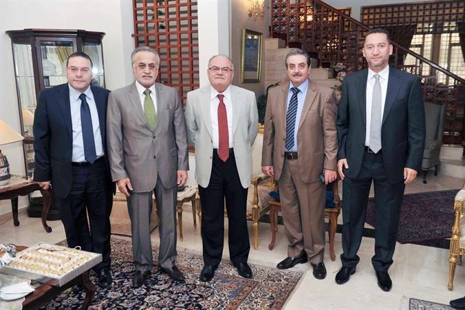 السفير حلوي مستقبلا حسان حوحو وعددا من المهنئين﻿