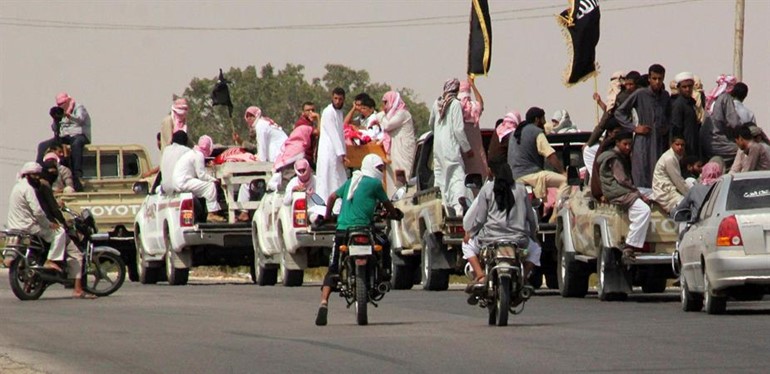 مئات من الشيخ زويد يشيعون جثامين الاربعة الذين سقطوا في الغارة الجوية التي تتضارب الانباء حول من قام بها امس الاول رويترز