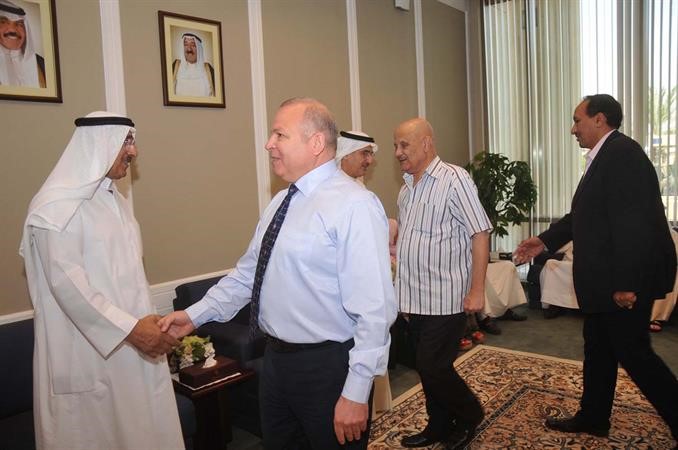  عدد من موظفي الاشغال يباركون للوزير
