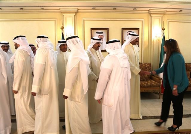  الشيخ صباح خالد اثناء استقباله مديري الادارات ومنتسبي الوزارة 