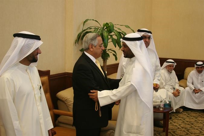 د عبدالرزاق النفيسي يتلقى التهاني﻿
