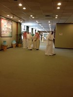 مهنئون امام مكتب وكيل الشؤون﻿