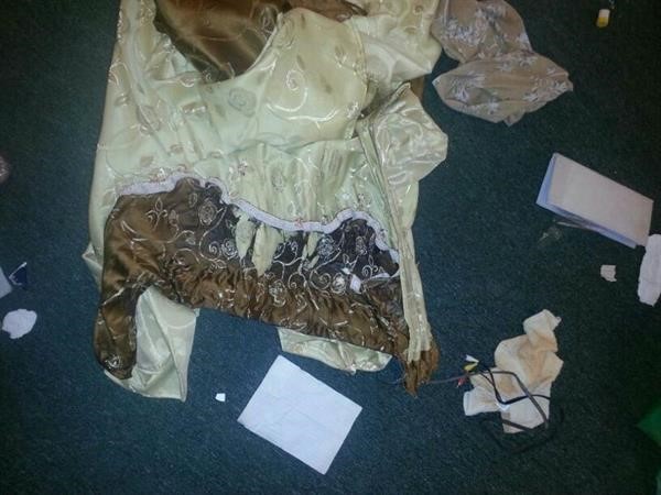 المواطنة عثرت في غرفة الخادمتين على تحويلات بنكية وادوات سحر وشعوذة