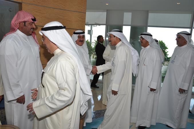 الشمالي مستقبلا القيادات النفطية بحضور الشيخ طلال الخالد﻿