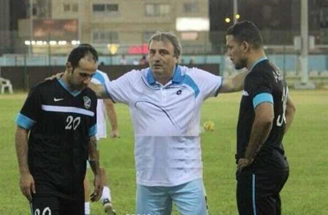 المدرب الروماني ميهاي ستويكيتا مع المصري عمرو زكي وحمد حربي﻿