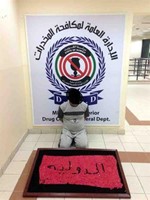 الوافد العربي بعد ضبطه من قبل المكافحة﻿