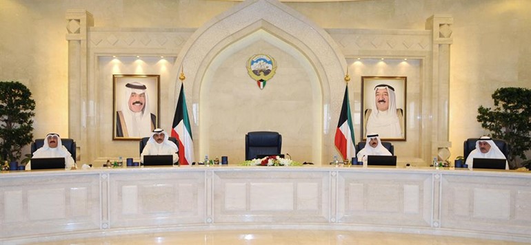 الشيخ صباح الخالد مترئسا جلسة مجلس الوزراء والى جانبه الشيخ محمد الخالد والشيخ سالم العبدالعزيز ومصطفى الشمالي