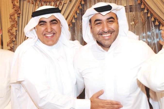 فواز الحساوي مع شقيقه الاكبر عبدالعزيز في احدى المناسبات﻿