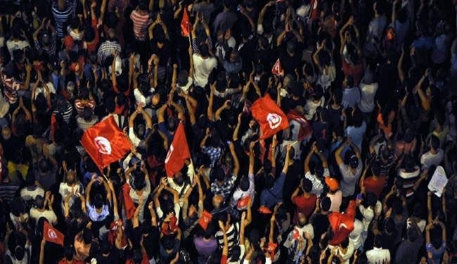 المعارضة التونسية تعلن عن حملة «ارحل» والنهضة تدعو إلى حكومة «غير حزبية»