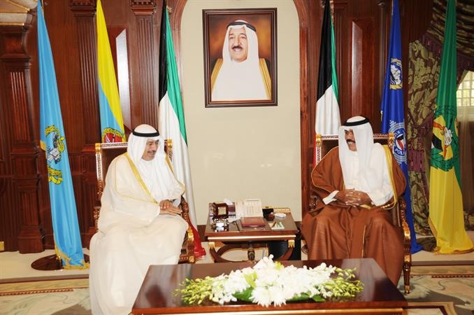 سمو نائب الامير وولي العهد الشيخ نواف الاحمد مستقبلا الشيخ دمحمد الصباح﻿